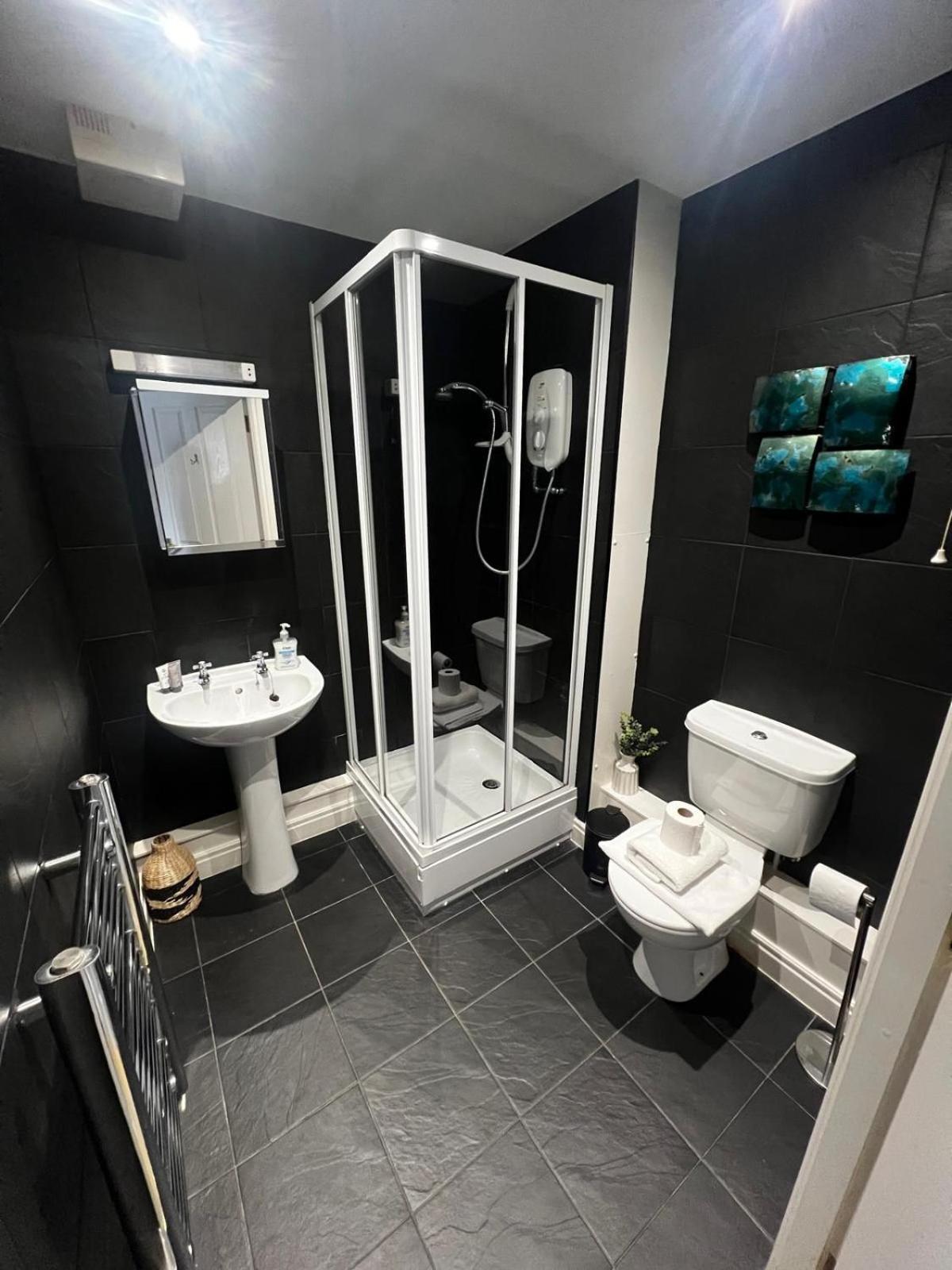 Majestic, Modern & Spacious Harbour-View Apartment With Parking Whitby Exterior foto